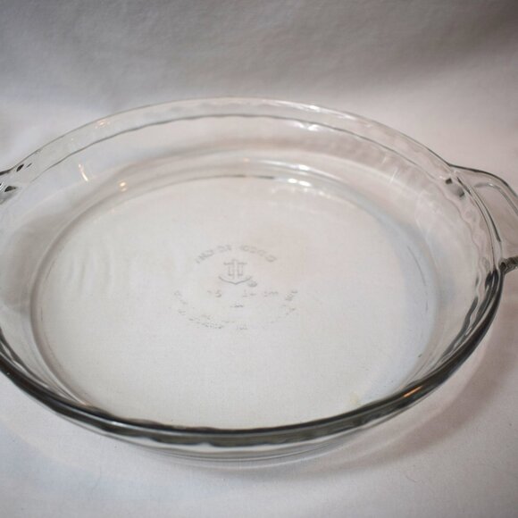 Vintage Anchor Hocking Scallop Edge Deep Dish Pie Dish with Handles - Picture 3 of 3